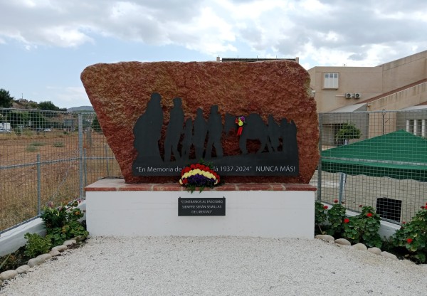 Imagen de cabecera de Monumento Homenaje a los protagonistas de La Desbandá