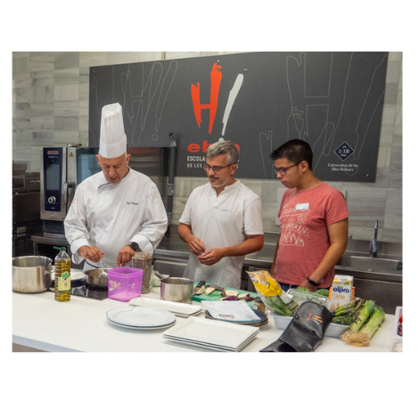 adolescentes-en-cocina.png